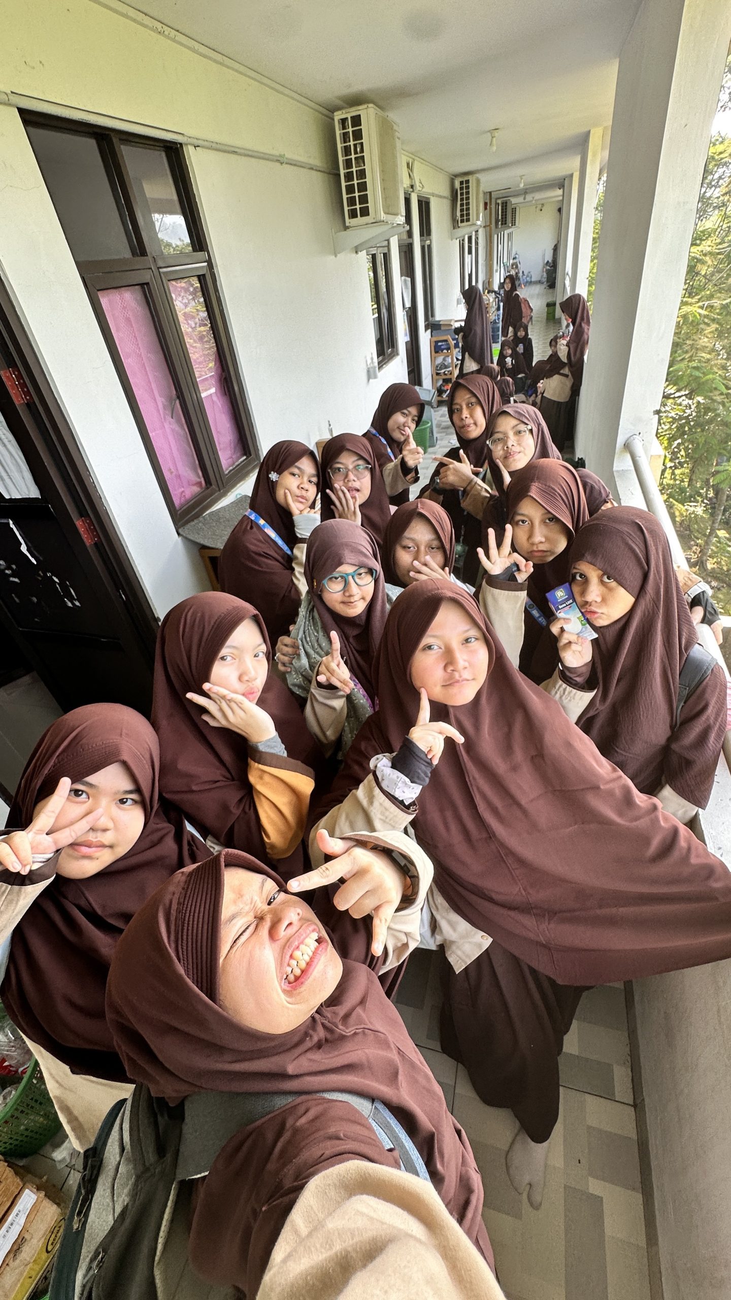 Hindun to d moon 🌖